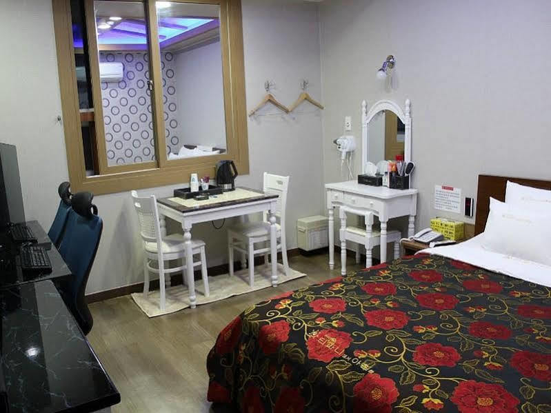 Tiffany Motel Mokpo Esterno foto