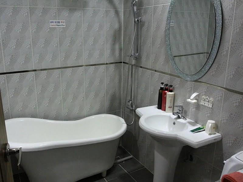 Tiffany Motel Mokpo Esterno foto