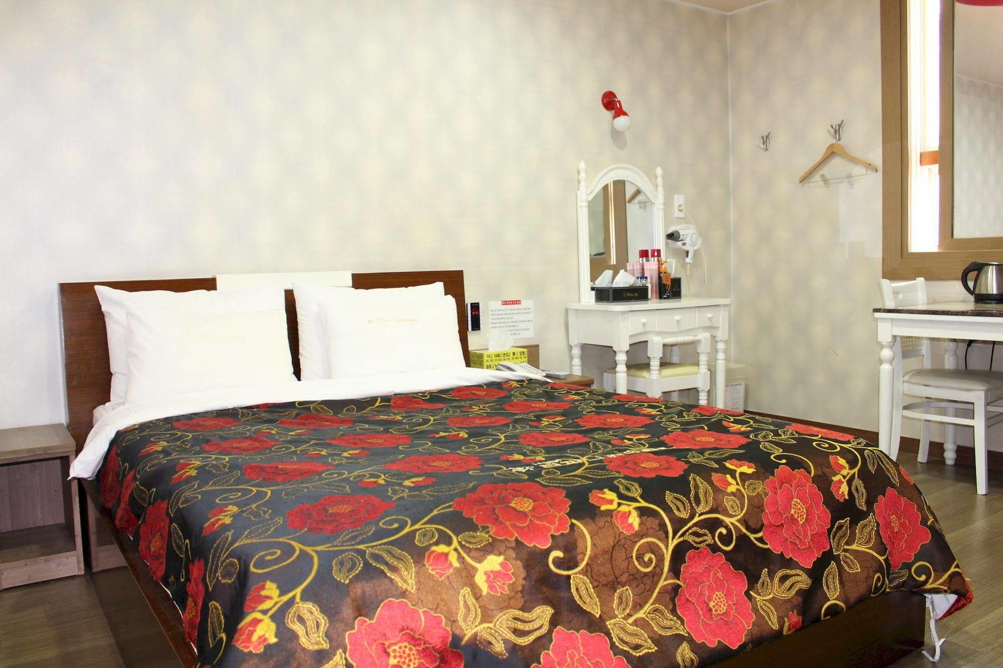 Tiffany Motel Mokpo Esterno foto