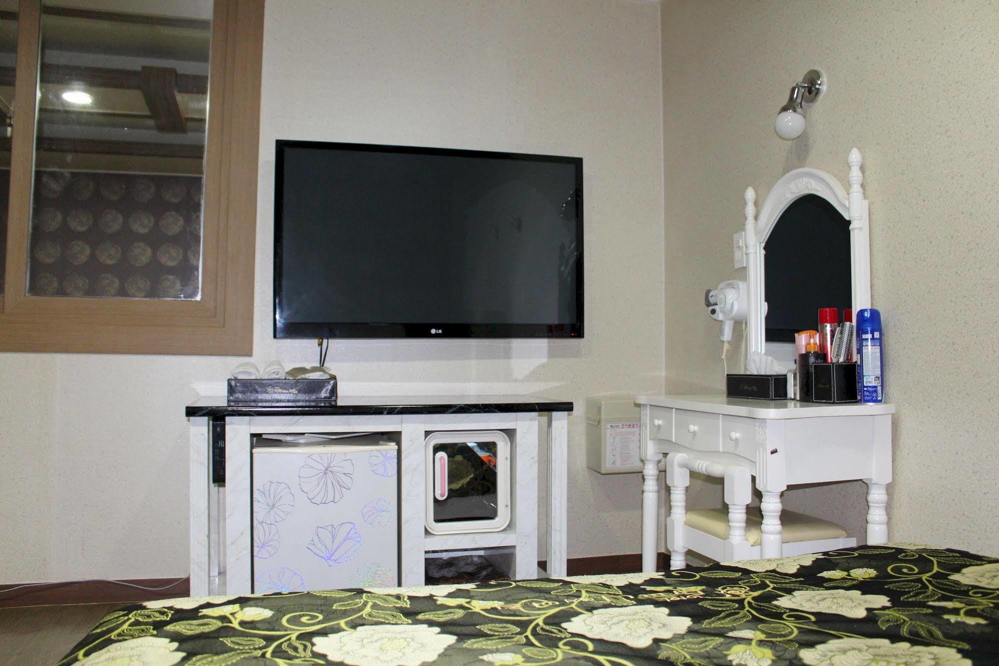 Tiffany Motel Mokpo Esterno foto