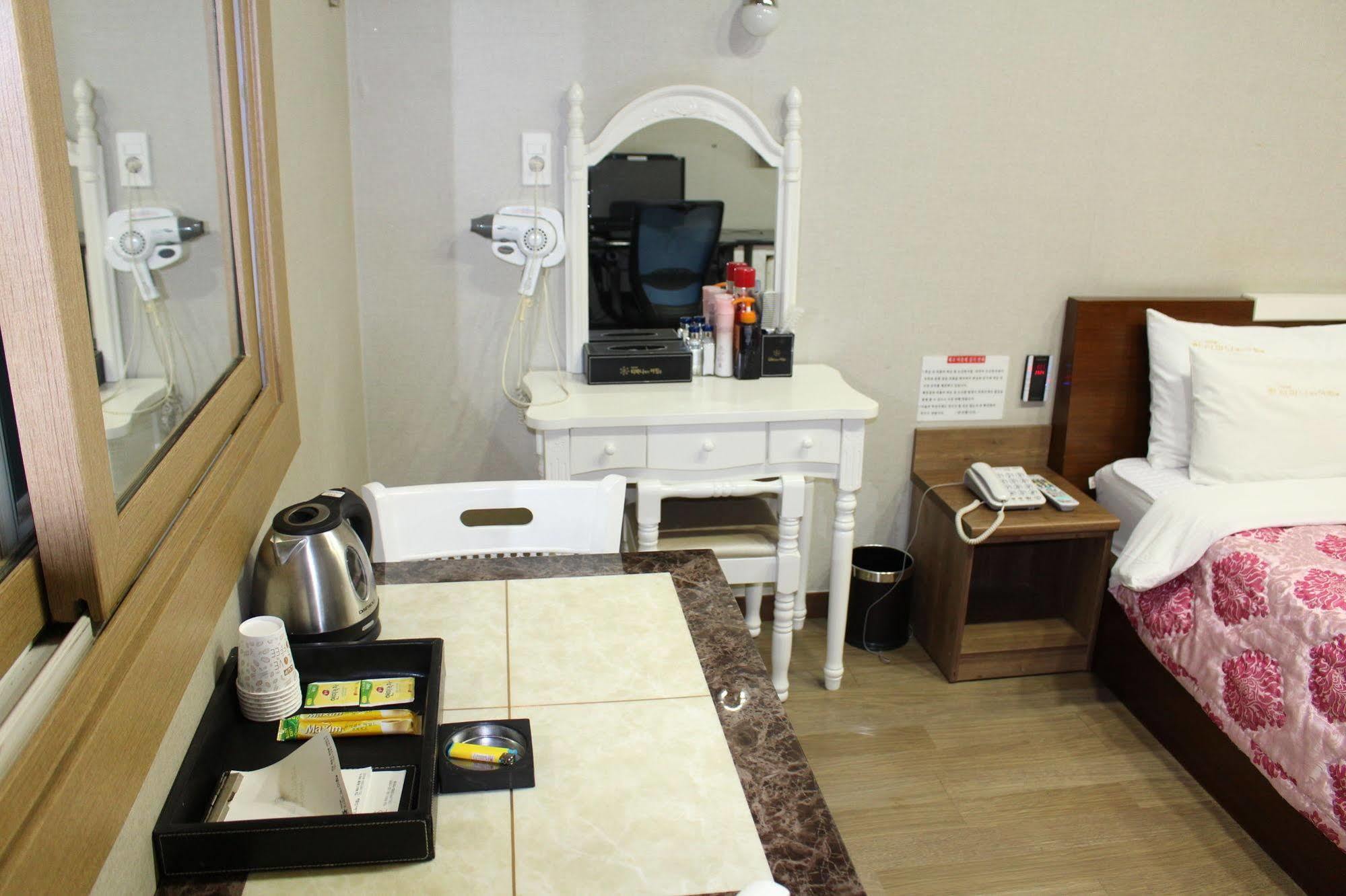Tiffany Motel Mokpo Esterno foto